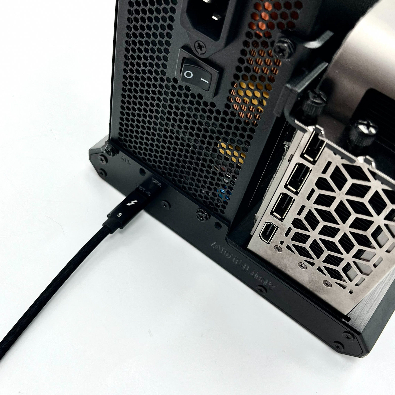 ADT Thunderbolt-5 PCIe 4.0 x4  - Thunderbolt 4 External Gpu Enclosure recension och pris